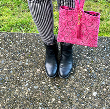 Load image into Gallery viewer, Sparkly pink wristlet ￼