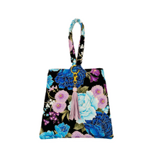 Load image into Gallery viewer, Lovely blue floral wristlet