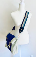 Load image into Gallery viewer, Pdx 056 *Handbag of the Day* $96.00 at check out